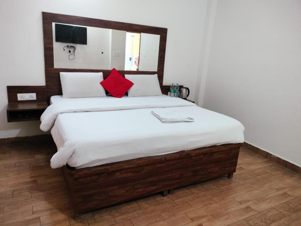 The Rejoice Hotel & Guesthouse Велика Нойда Екстер'єр фото
